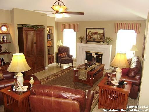 3rd image of 1528 Circle Oak Dr