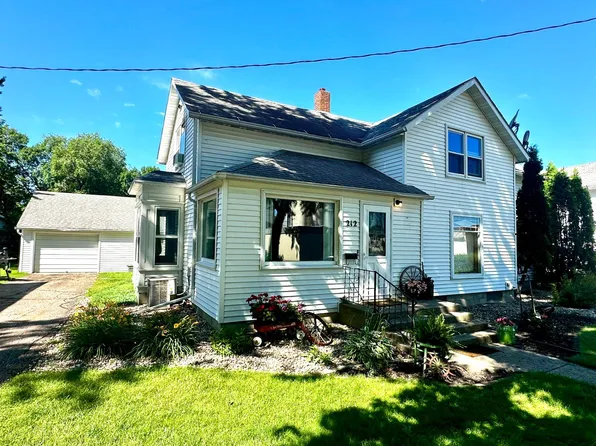 212 11th St, Heron Lake, MN 56137