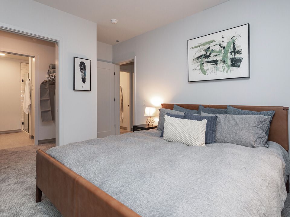 1st image of 2153 N Elston Ave #777