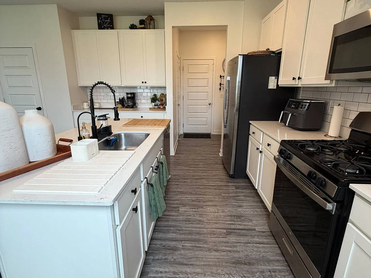 5 bed, 3.5 bath, 2480 sqft, $3,600 — Photo 4