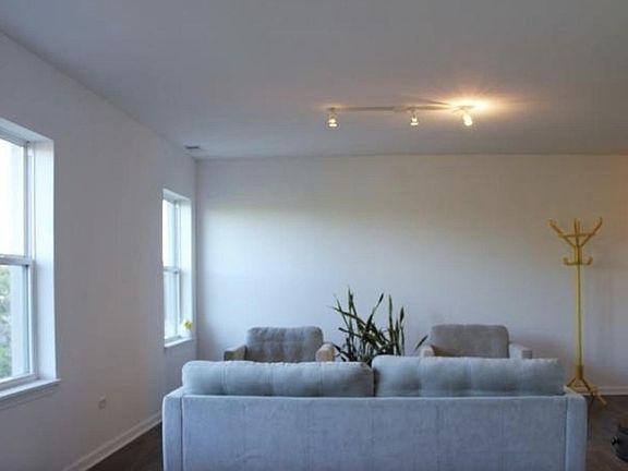 5th image of 1546 W Glenlake Ave #2E