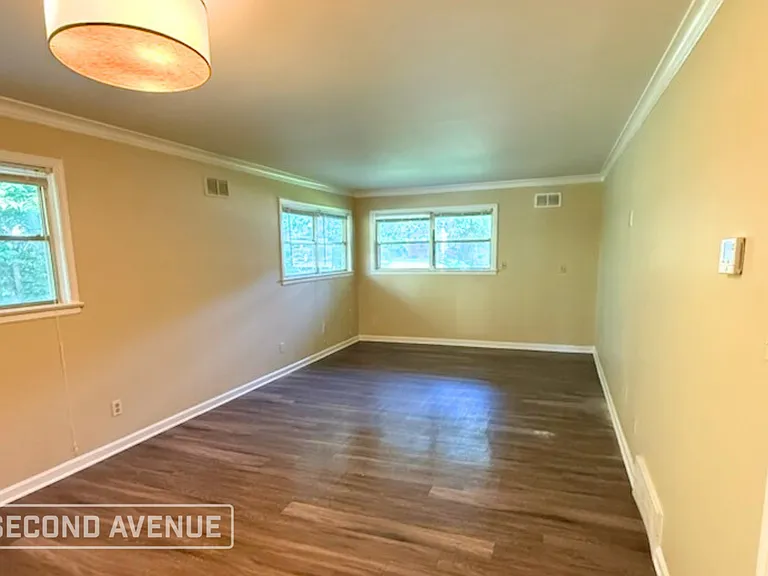 4056 Hermitage Dr — Photo 2