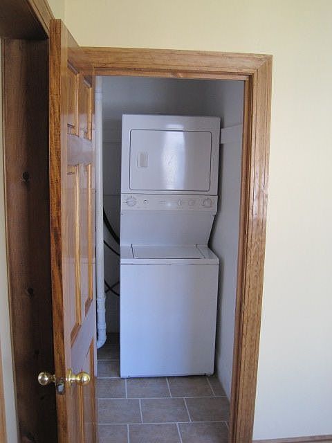 3 BR apt W/D closet