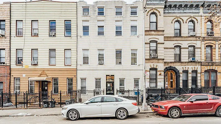 Rented by Nooklyn NYC LLC | media 18