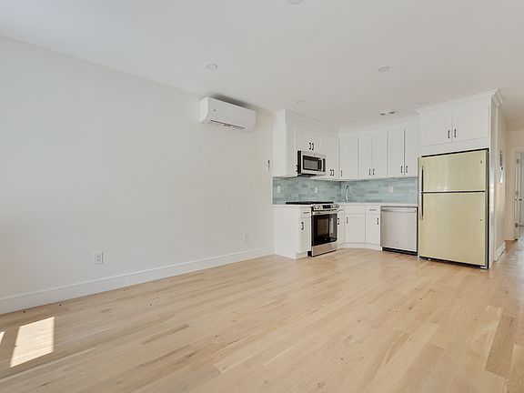 3rd image of 1107 Jefferson Ave APT 1