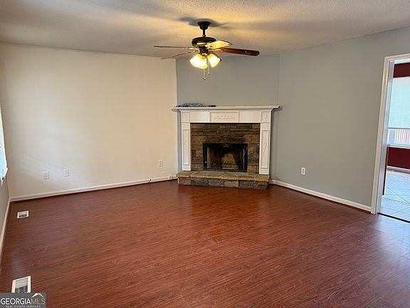 5th image of 133 Greentree Trl