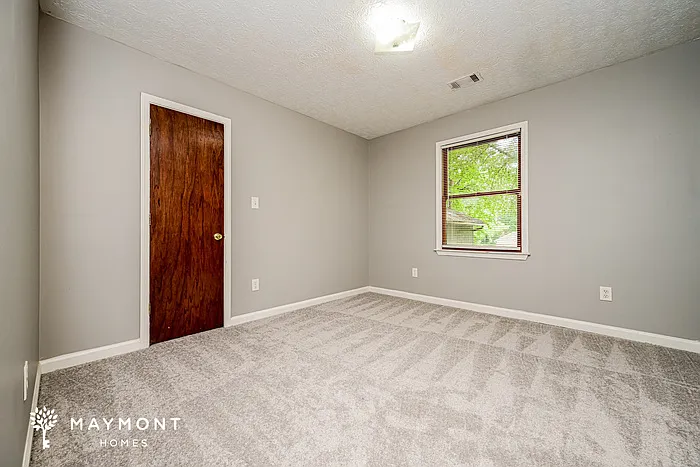 145 Glenloch Pkwy — Photo 9