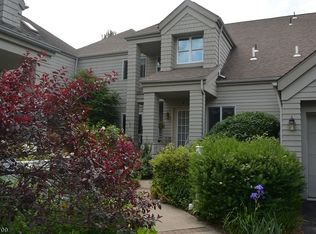 9 Harker Hill Dr, Hamburg, NJ 07419