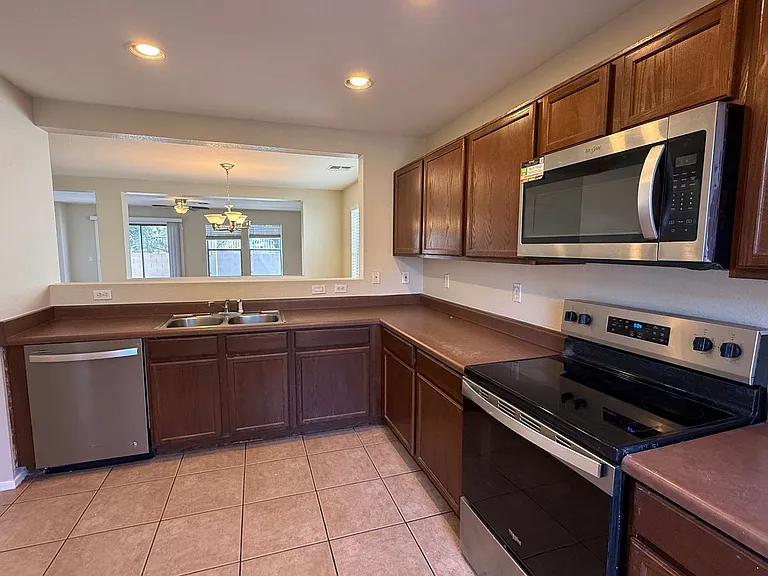 11214 W Pierce St — Photo 4