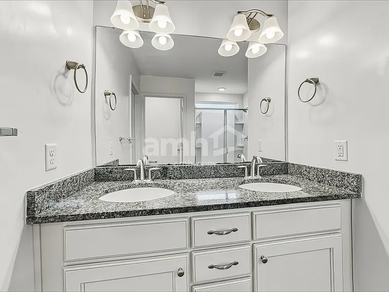 319 Crabapple Cir — Photo 12