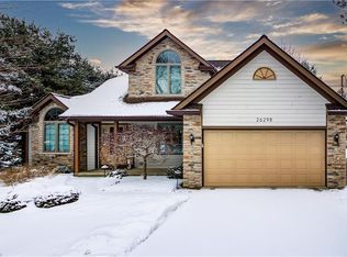 26298 Kennedy Ridge Rd, North Olmsted, OH 44070