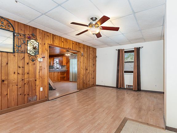 5th image of 313 W Railroad St