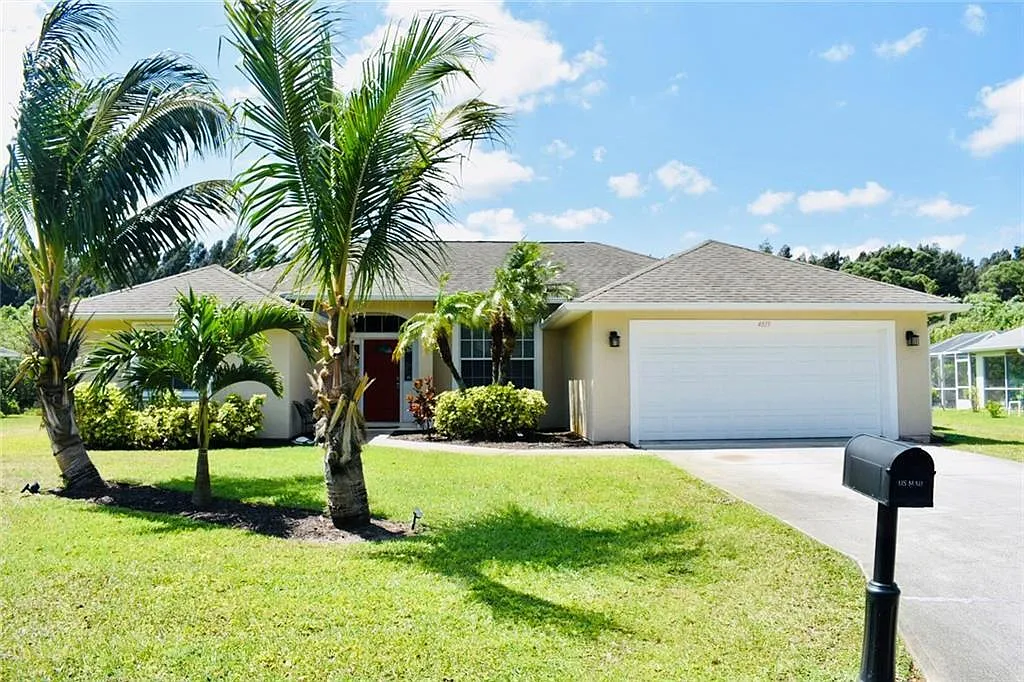 3 bed, 2.0 bath, 1701 sqft, $2,350 — Photo 1