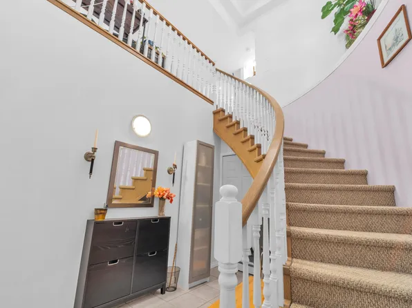 3176 Plateau Blvd #210, Coquitlam, BC V3E 3J2