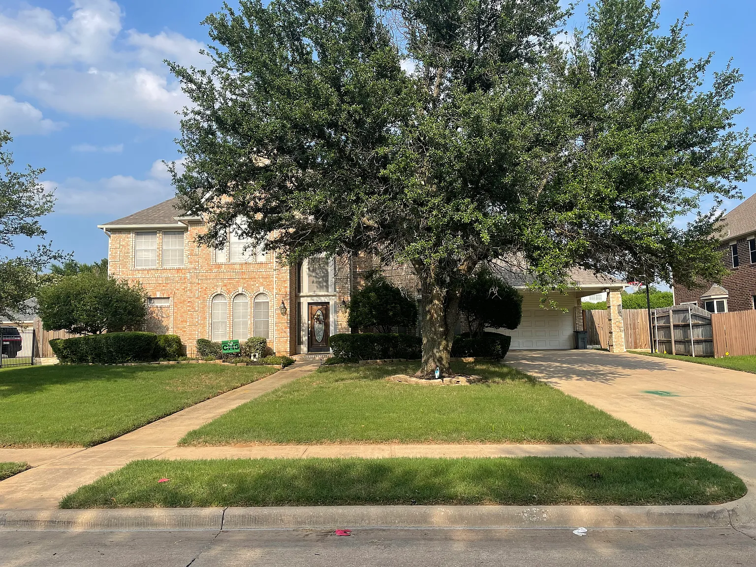 5 bed, 3.5 bath, 4209 sqft, $5,200 — Photo 2