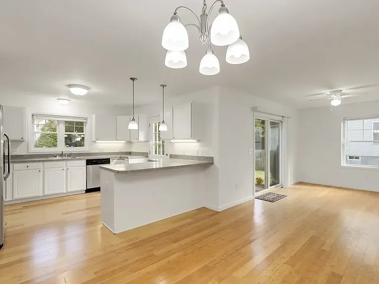 32 Brown St #32 — Photo 11