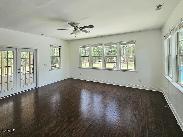 100 Mayfield Ct — Photo 17