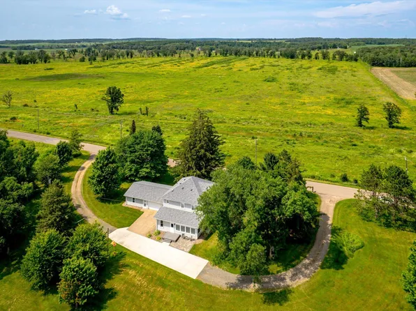 616 South St W, Deer Park, WI 54007