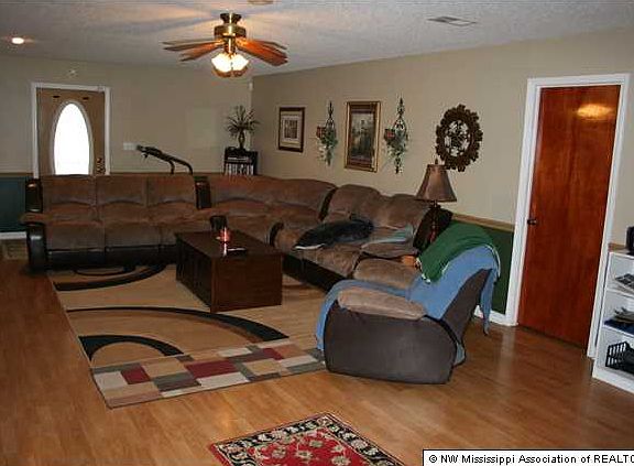 4th image of 5125 Fox Lake Dr