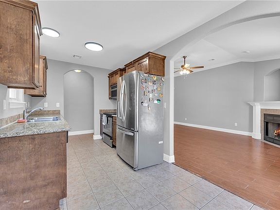 3rd image of 429 E McCann Rd