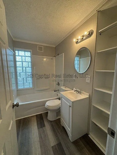 2 bed, 1.0 bath, $995 — Photo 4
