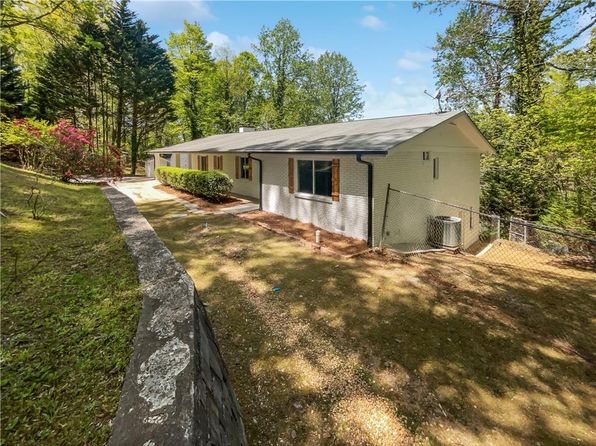 6095 Blackberry Ln, Buford, GA 30518