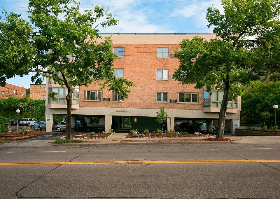 1st image of 504 Franklin Ave W #2D