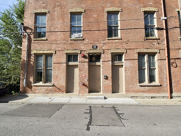 2nd image of 105 Peete St #3