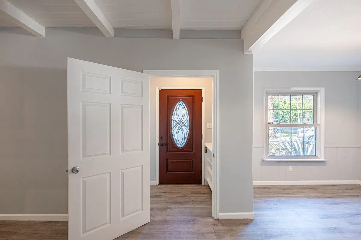 3 bed, 2.0 bath, 1433 sqft, $4,800 — Photo 3