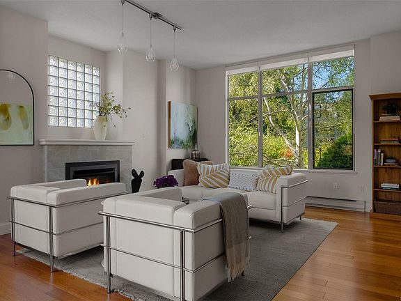 2nd image of 188 Douglas St #280