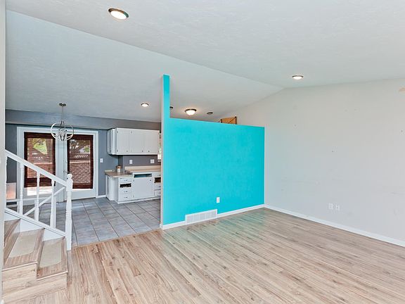 4th image of 2881 Darla Dr