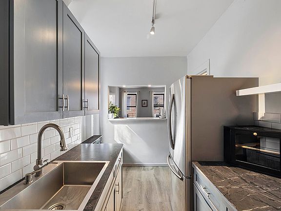 5th image of 2199 Holland Ave APT 5P