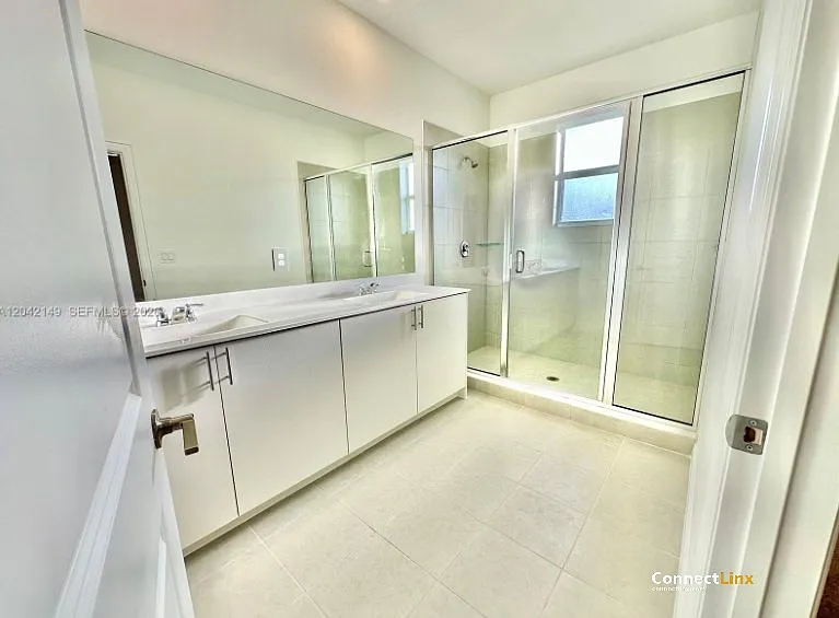 114 SW 184th Pl — Photo 14