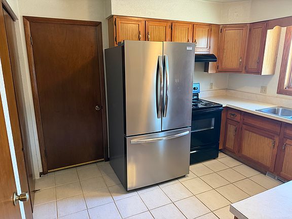 3rd image of 1780 Kings Rd #1