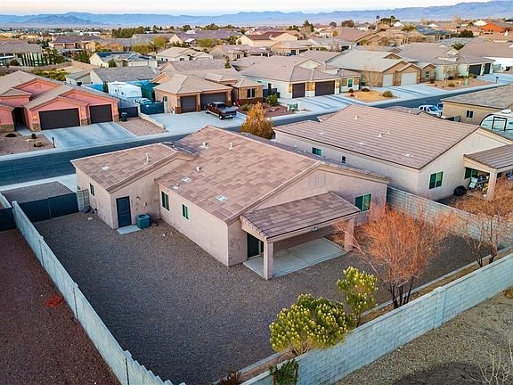 4th image of 3298 Laramie Avenue