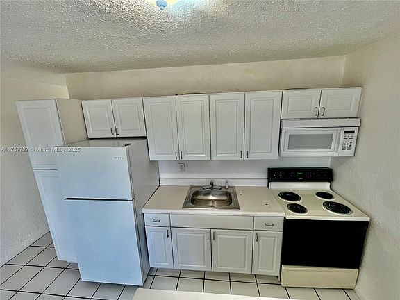 4th image of 2987 NW 46th St Unit 3