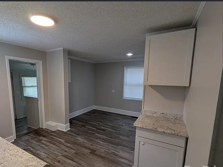 1203 W Crowell St — Photo 14