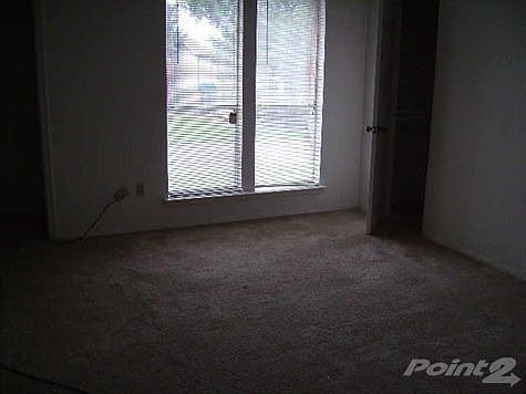 5th image of 515 Norwood Cir E