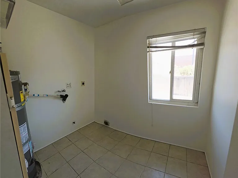 4442 E Addington Dr — Photo 14