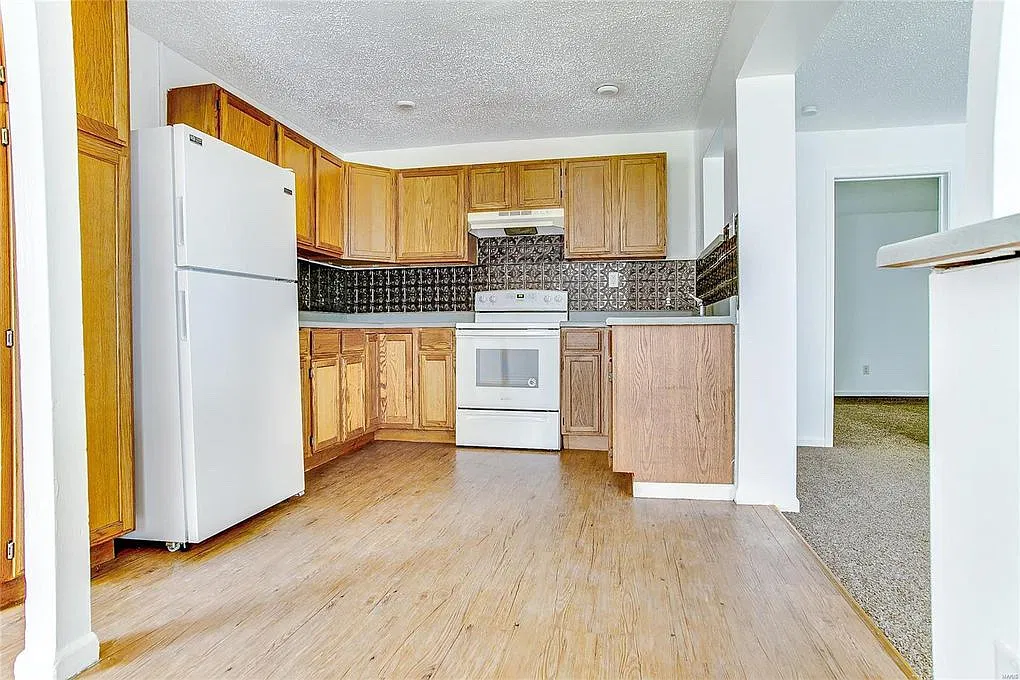 3 bed, 768 sqft, $1,975 — Photo 4