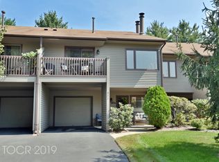 233 Mountain View Dr, Mahwah, NJ 07430