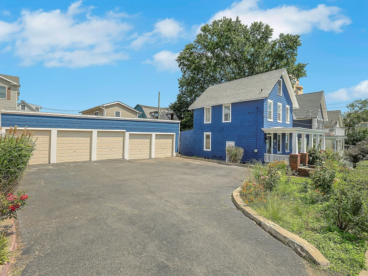 3 bed, 1600 sqft, $5,995 — Photo 2