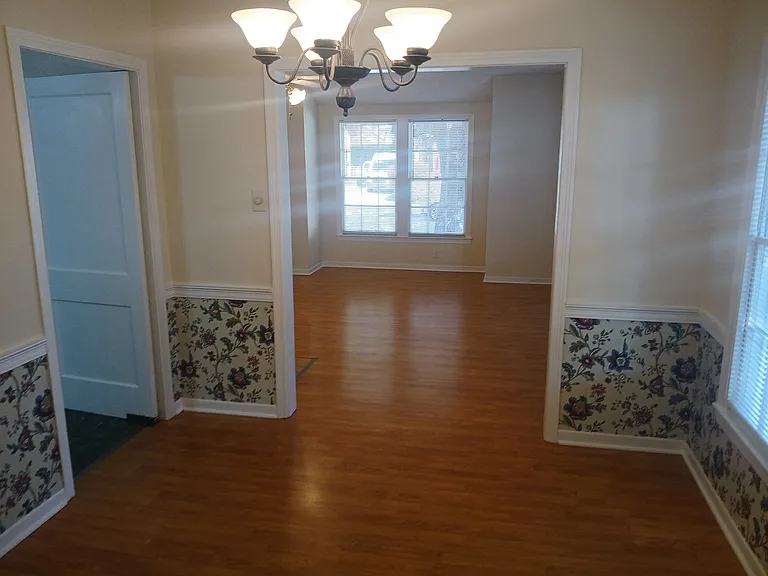 920 Iris St — Photo 9
