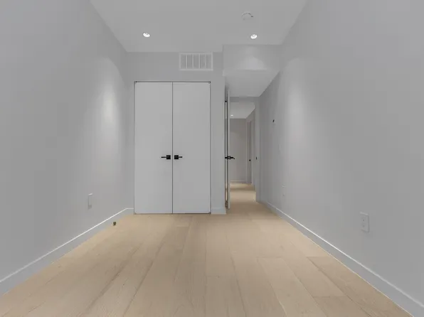 453 Hudson Street image 14 of 17