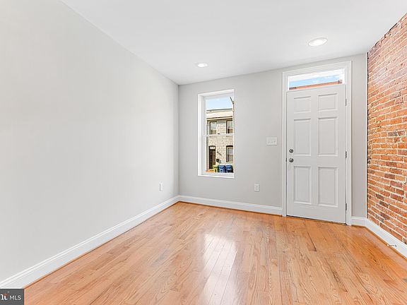 5th image of 1819 Light St