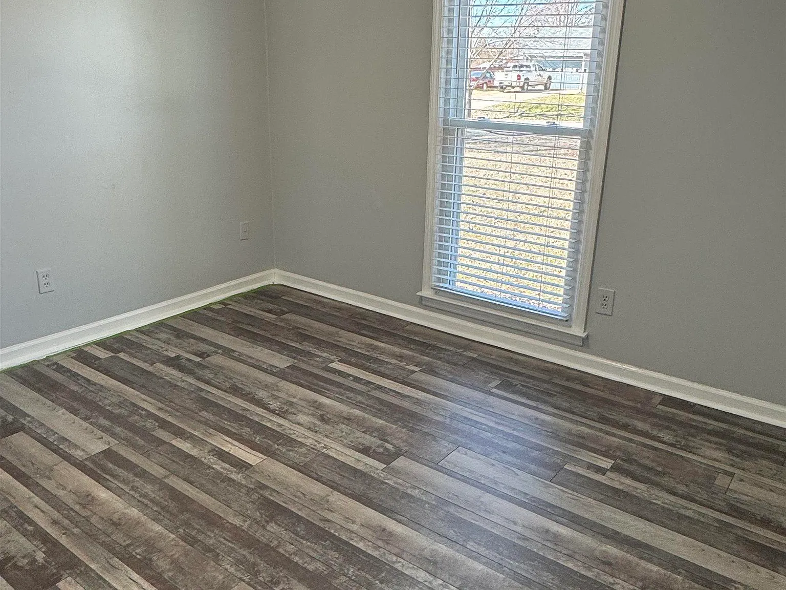 3 bed, 2.0 bath, 1800 sqft, $1,600 — Photo 2