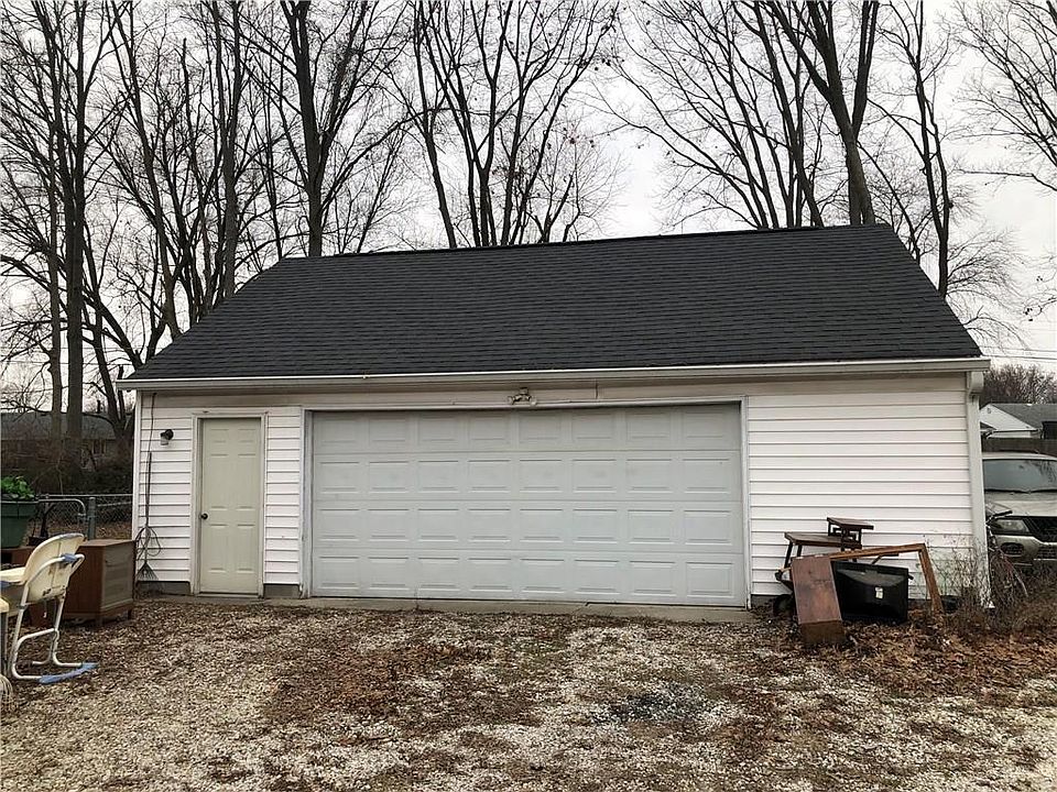 2nd image of 948 Christina Ct