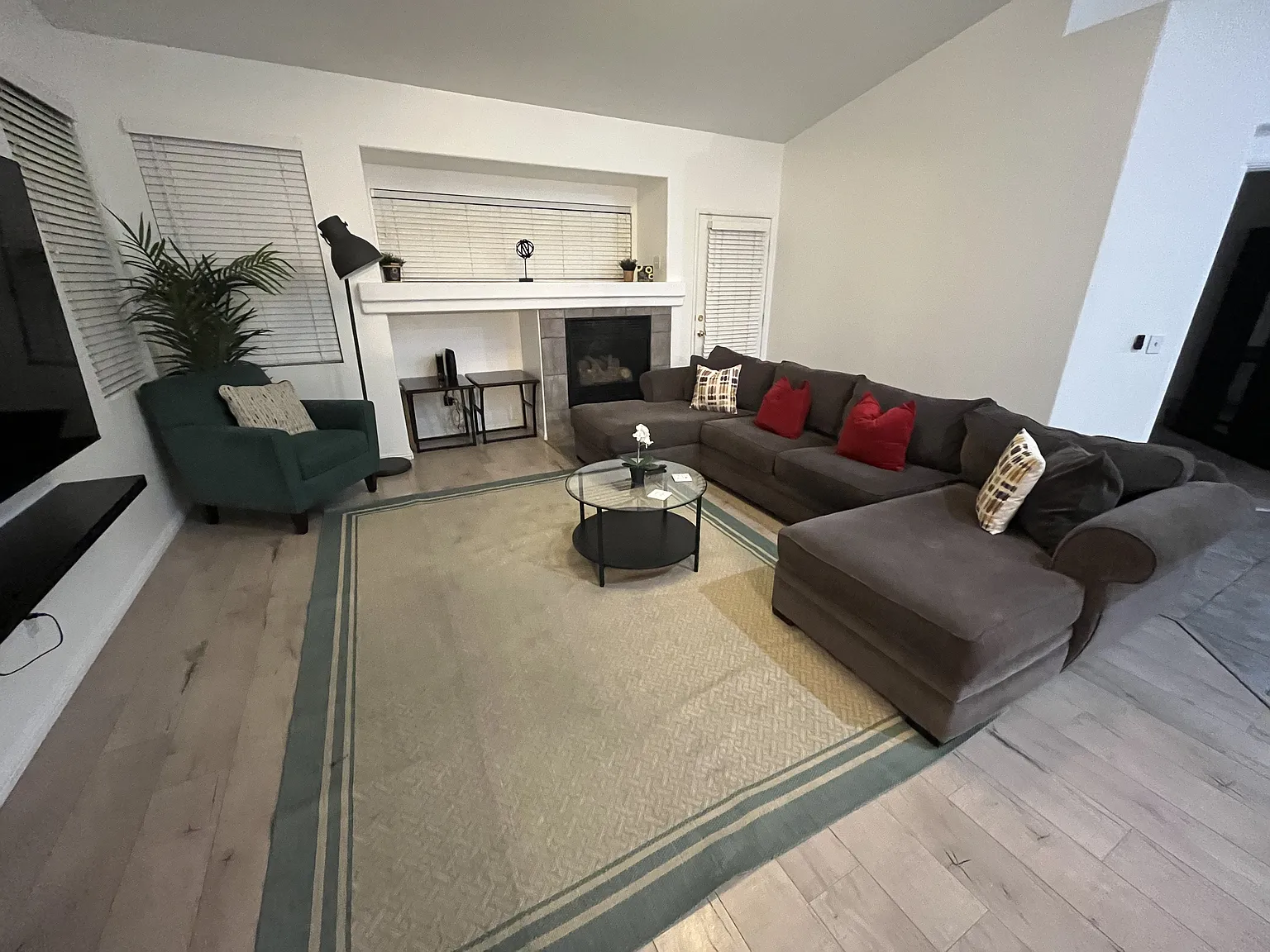 3 bed, 2195 sqft, $4,000 — Photo 4