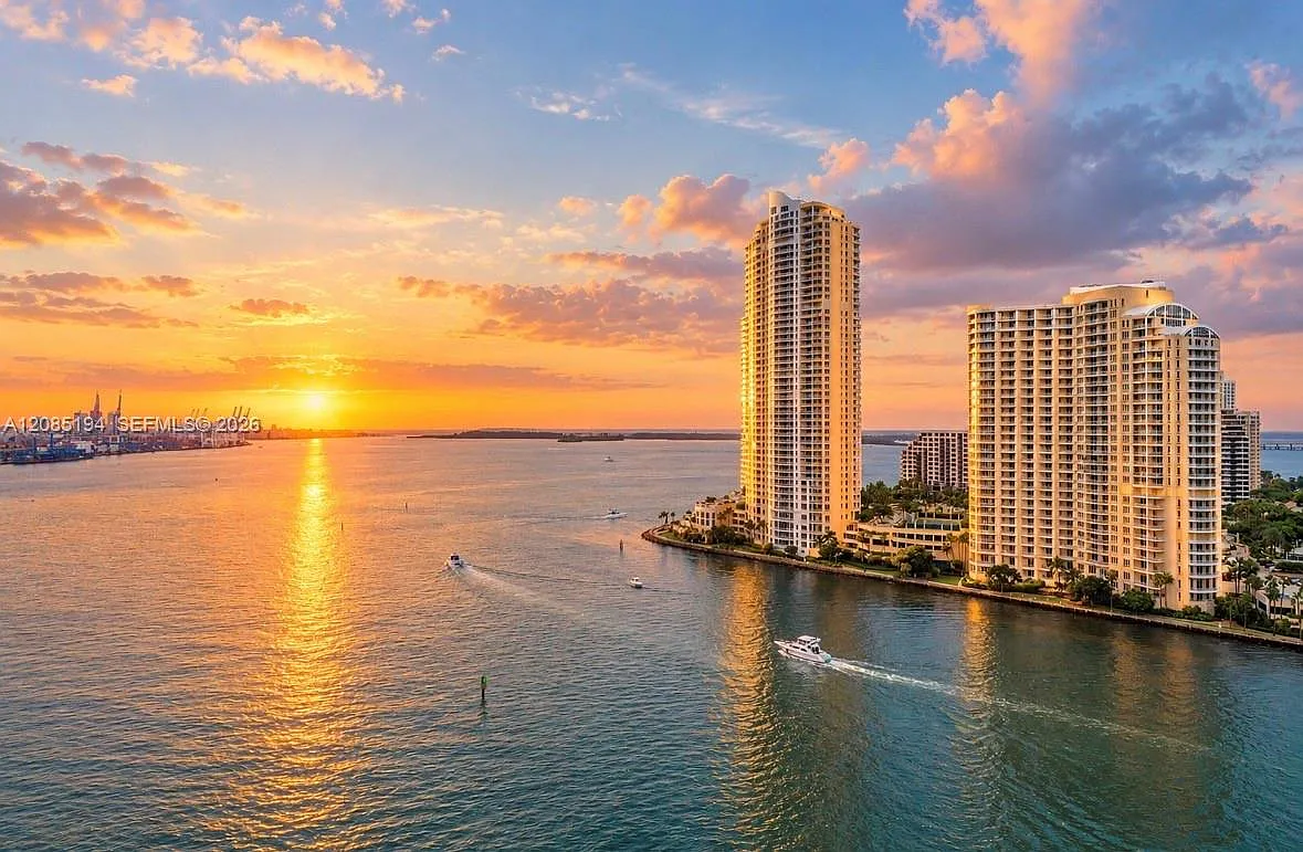 One Miami East Condo — Photo 4