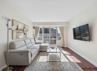 81 Townsgate Dr #512, Vaughan, ON L4J8E6
